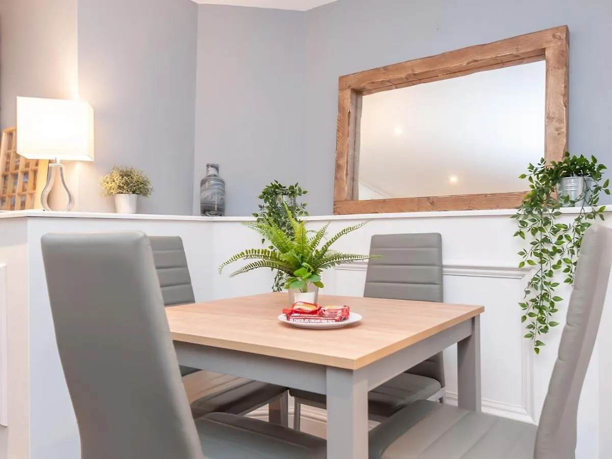 Pass The Keys A Hidden Gem - Summer Bliss Near Roundhay Park Leeds  Reino Unido