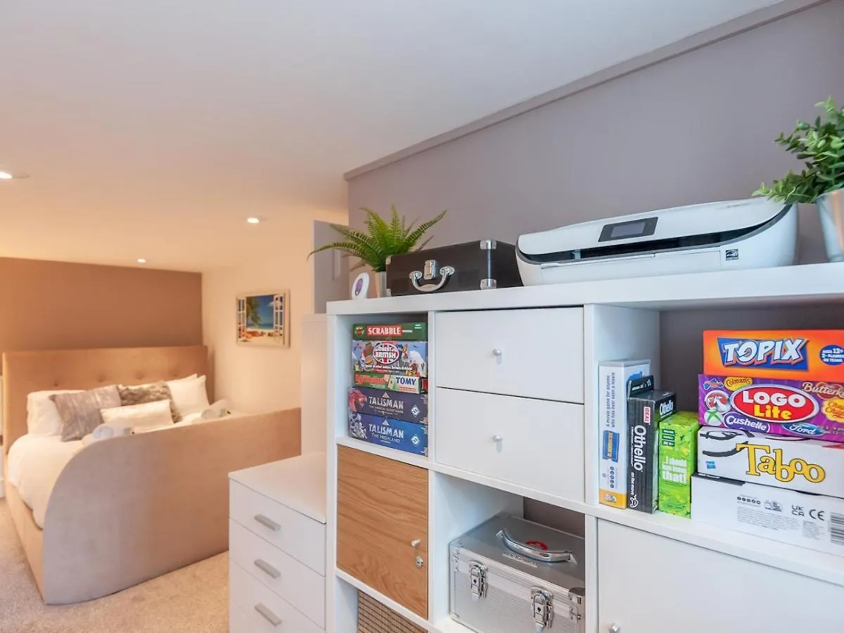 Apartment Pass The Keys A Hidden Gem - Summer Bliss Near Roundhay Park Leeds  United Kingdom